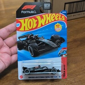 Hot Wheels 2025 Mercedes -AMG Petronas Formula One Team